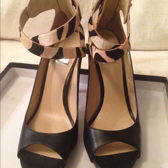 Beautiful Marciano peep toe heels 👠 - Picture 6 of 7